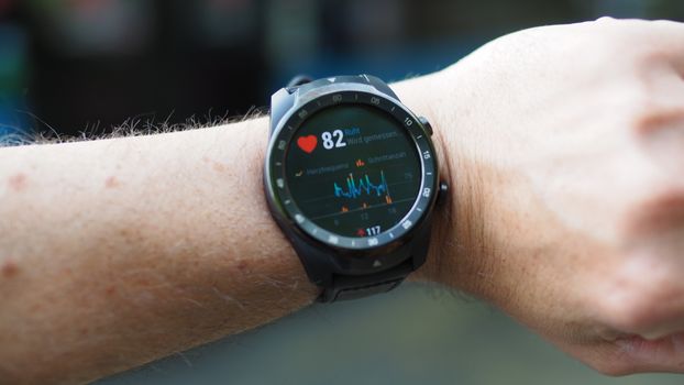 best HRV wearable accuracy chest strap vs optical vs finger - How chest strap HRV accuracy works (electrical sensing)